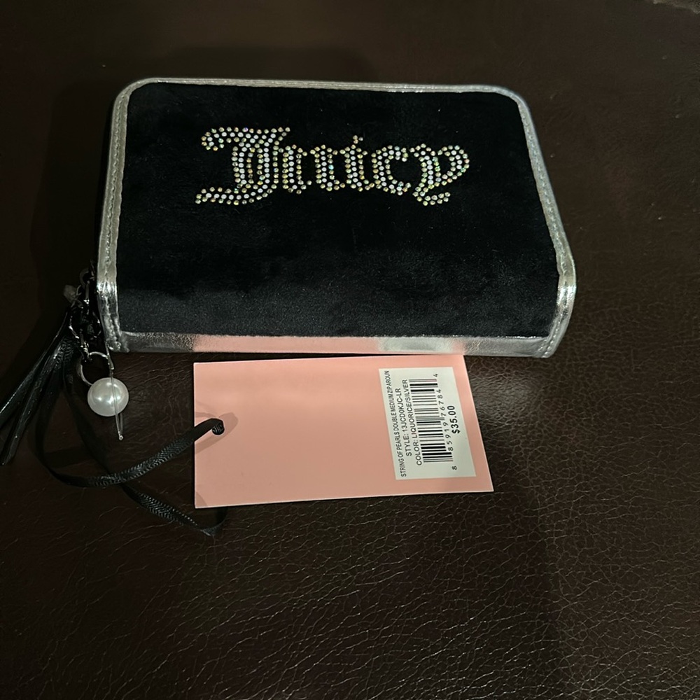 NWT Juicy Couture String of Pearl Double Zip Around Medium wallet.